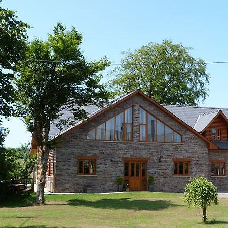 Llety Llyn Y Fan Villa Cray Exterior photo