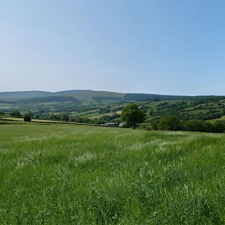 Llety Llyn Y Fan Villa Cray Exterior photo