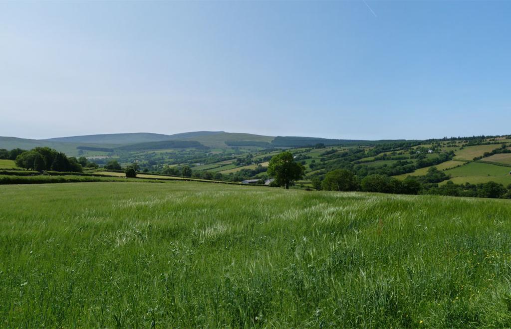 Llety Llyn Y Fan Villa Cray Exterior photo